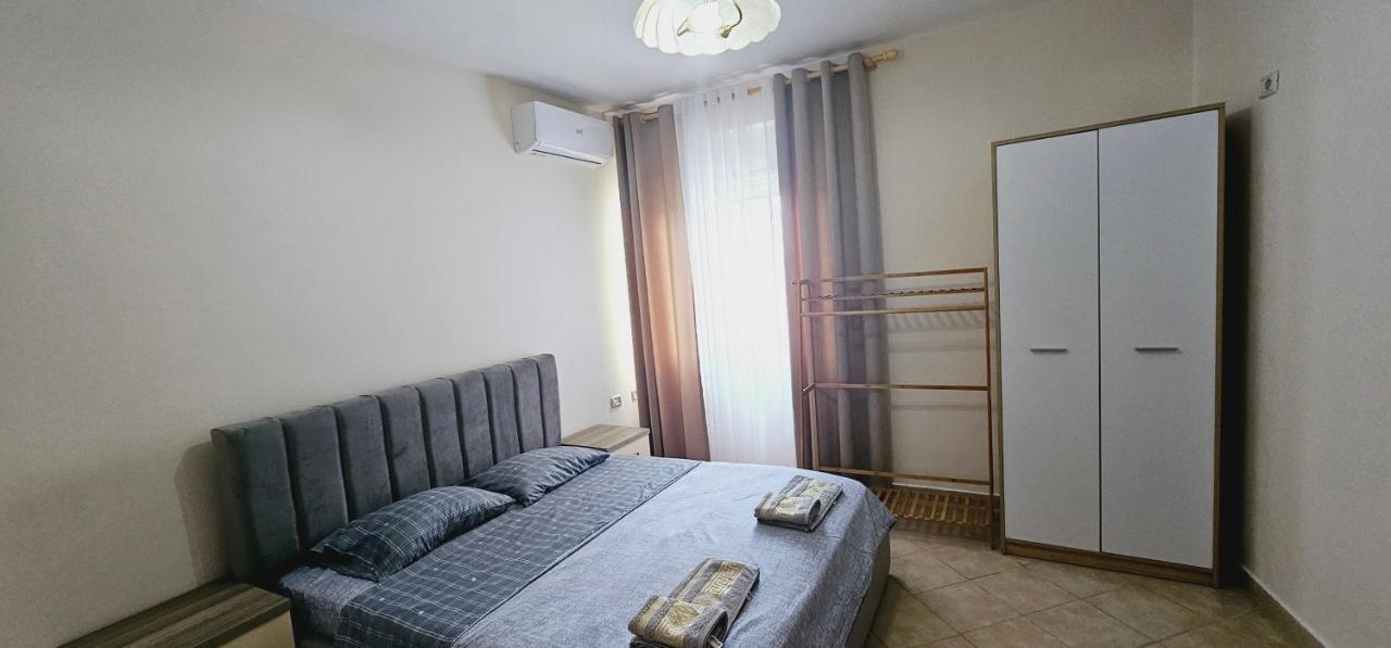 New Bazaar Side Bliss 2 Bed Room Apt With Free Garage Tirana Kültér fotó