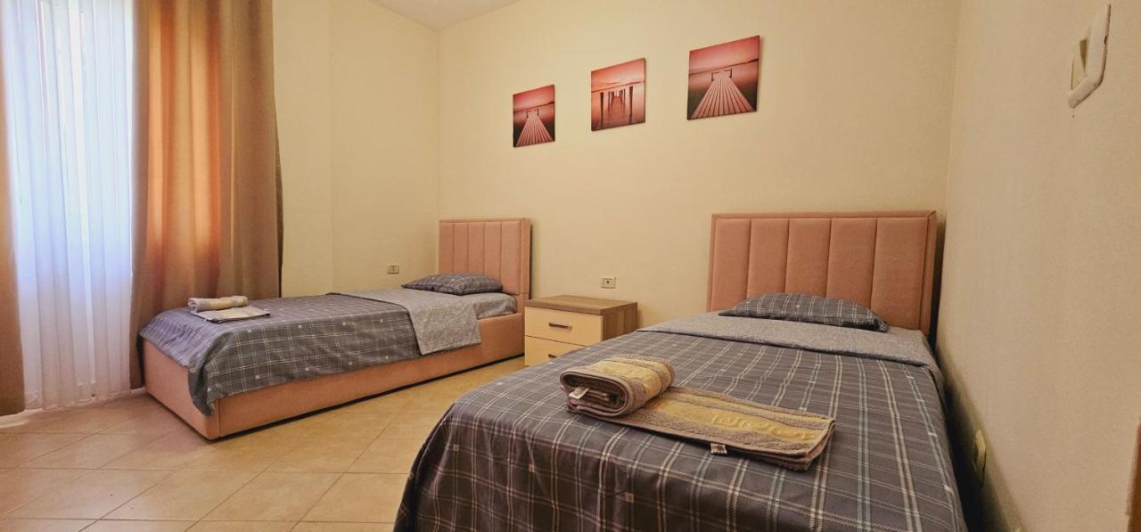 New Bazaar Side Bliss 2 Bed Room Apt With Free Garage Tirana Kültér fotó