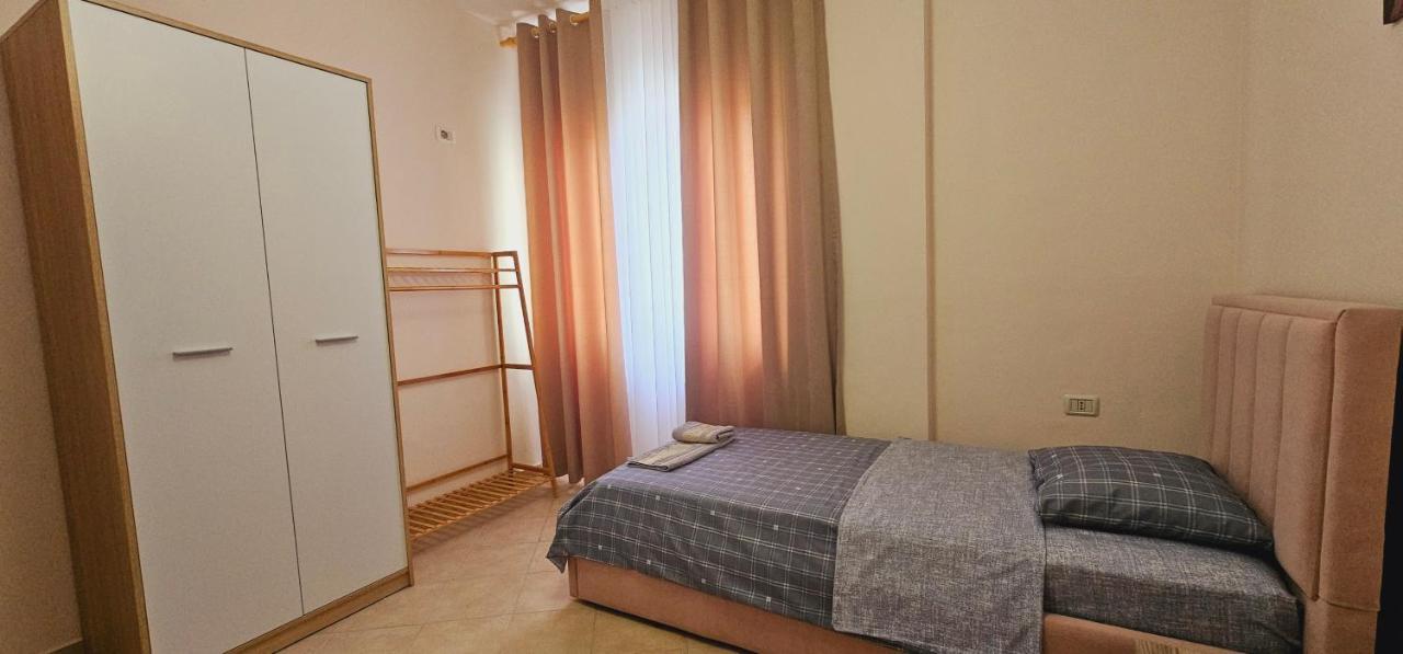 New Bazaar Side Bliss 2 Bed Room Apt With Free Garage Tirana Kültér fotó