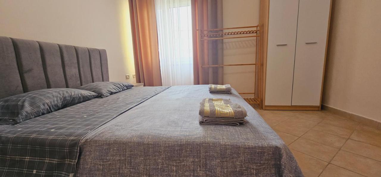 New Bazaar Side Bliss 2 Bed Room Apt With Free Garage Tirana Kültér fotó