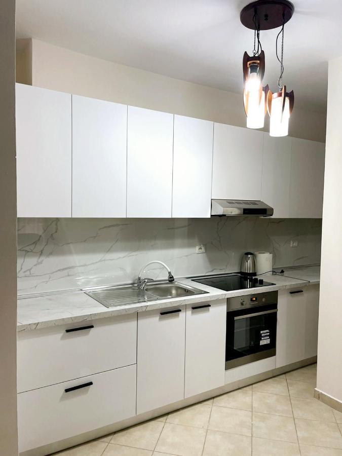 New Bazaar Side Bliss 2 Bed Room Apt With Free Garage Tirana Kültér fotó