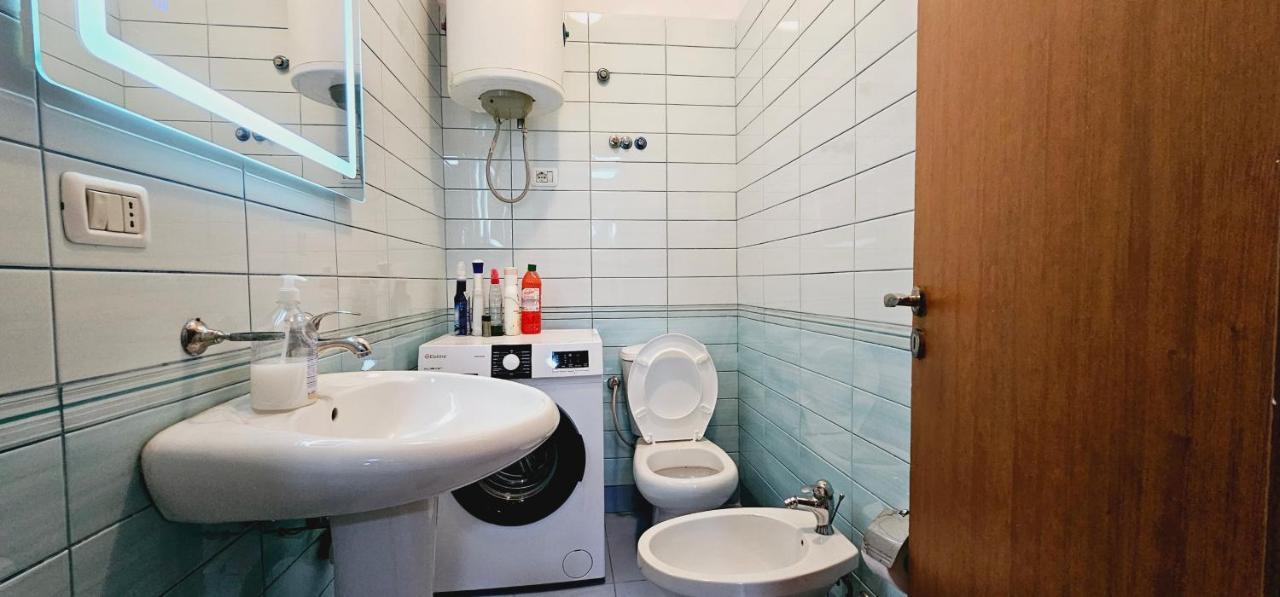 New Bazaar Side Bliss 2 Bed Room Apt With Free Garage Tirana Kültér fotó
