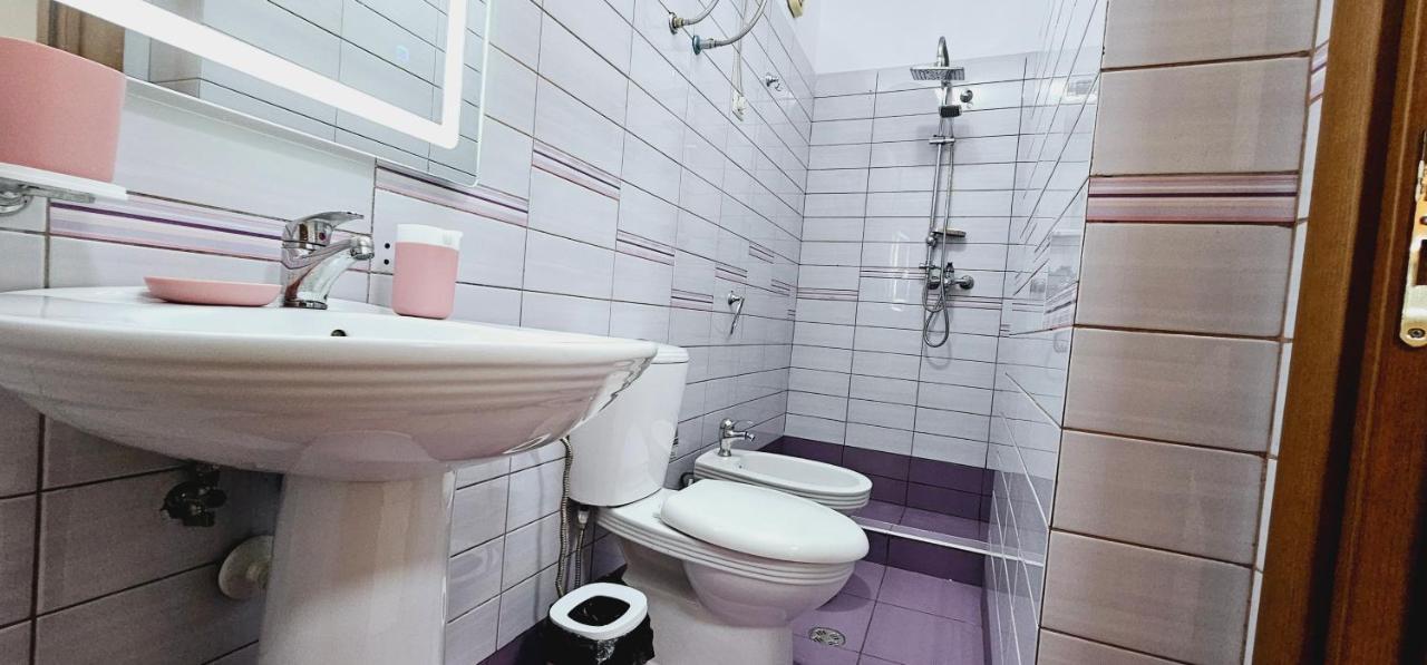 New Bazaar Side Bliss 2 Bed Room Apt With Free Garage Tirana Kültér fotó